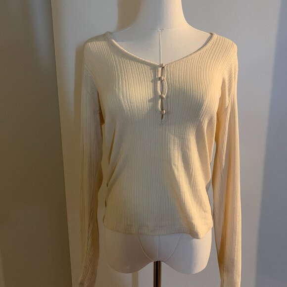 Vince Cream V-Neck Long Sleeve Top w/ Tags - Picture 2 of 6